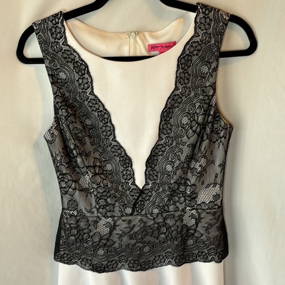 Betsey Johnson Lace Black and White Sleeveless Dress - Picture 3 of 6